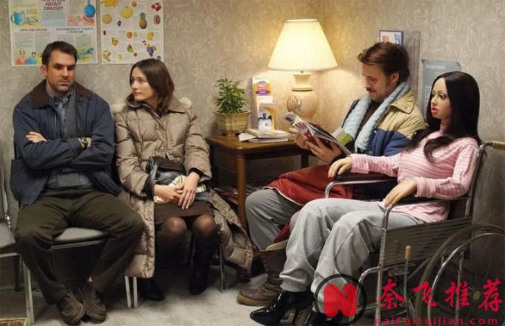 《充氣娃娃之戀》，別因為片名放棄！它用最荒誕的設定，講最溫柔的救贖。