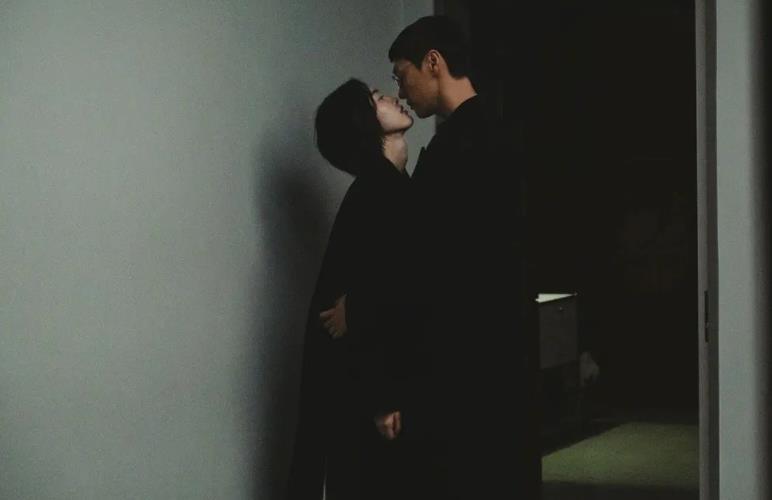 尺度够顶，无视三观，不顾道德，连刷8集的惊悚韩剧「命定之人」，刺激！