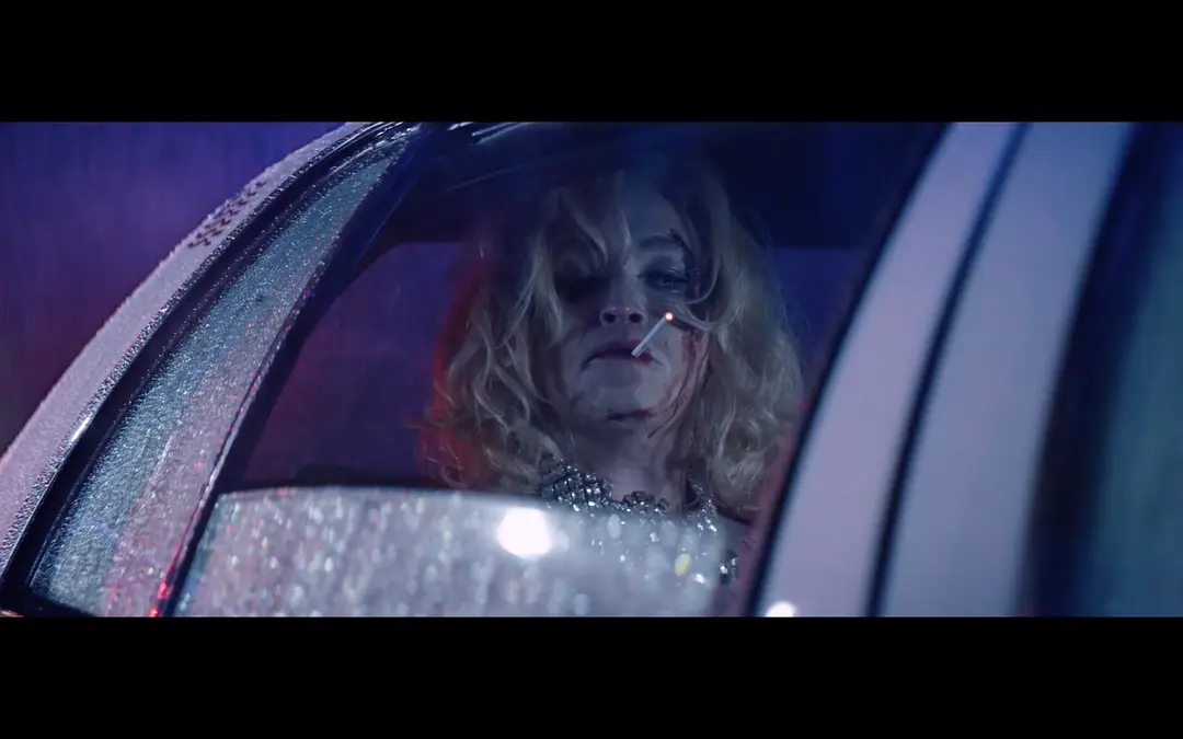 犬笼中的神性，被弃者的光辉，这部《狗神/人犬》远非简单的“人狗情深”故事