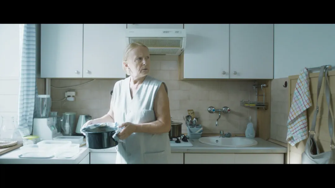 推薦一部關於女性自我覺醒的電影《屋頂上的女人》，尺度驚人！