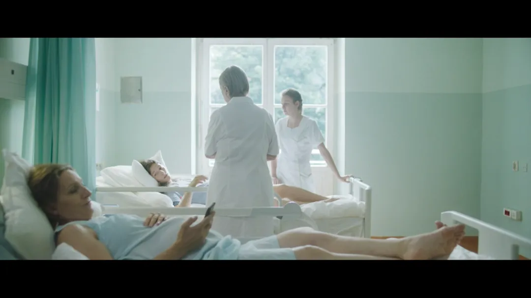 推薦一部關於女性自我覺醒的電影《屋頂上的女人》，尺度驚人！