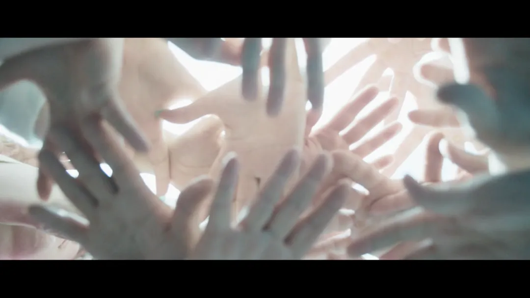 推薦一部關於女性自我覺醒的電影《屋頂上的女人》，尺度驚人！