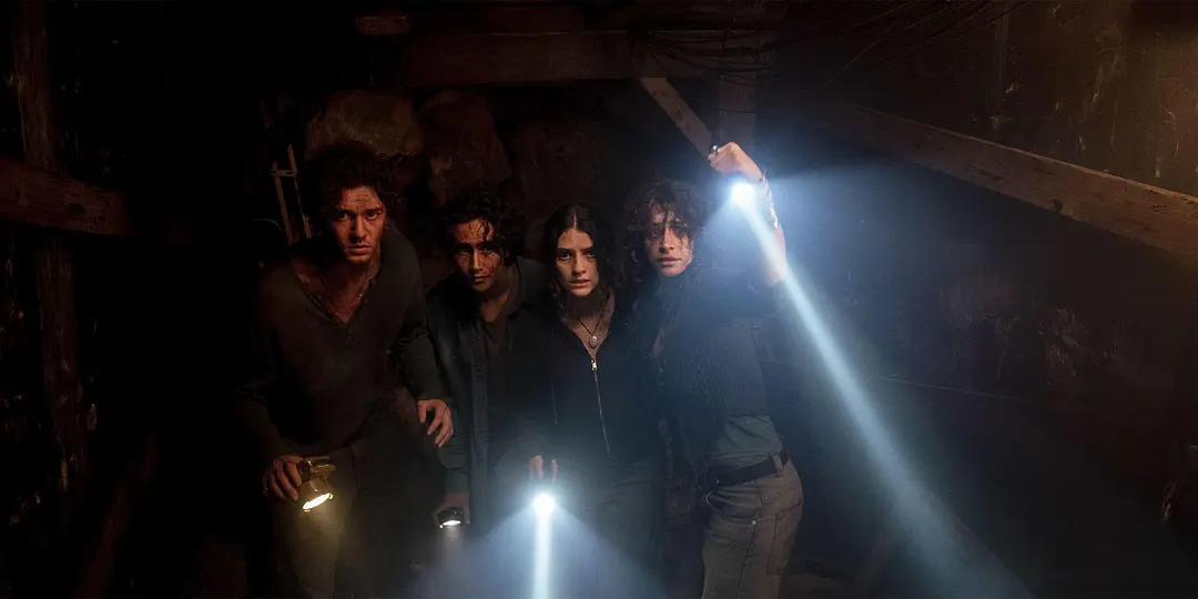 最新R級血漿恐怖片《直到黎明/Until Dawn死亡輪迴》，一群不怕死的年輕人探險廢棄遊樂場慘遭死亡輪迴~