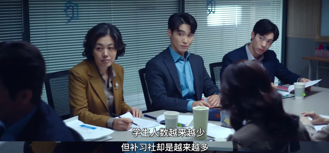 年下、师生恋、极限拉扯，这部大师操刀下的韩剧《毕业》太刺激了！