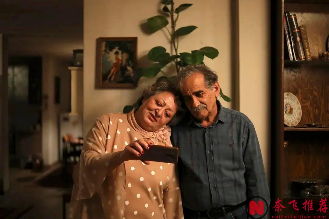 一部因为“打擦边”受到政府审查的电影《我最喜欢的蛋糕/黄昏的甜美生活》，趁早观看！