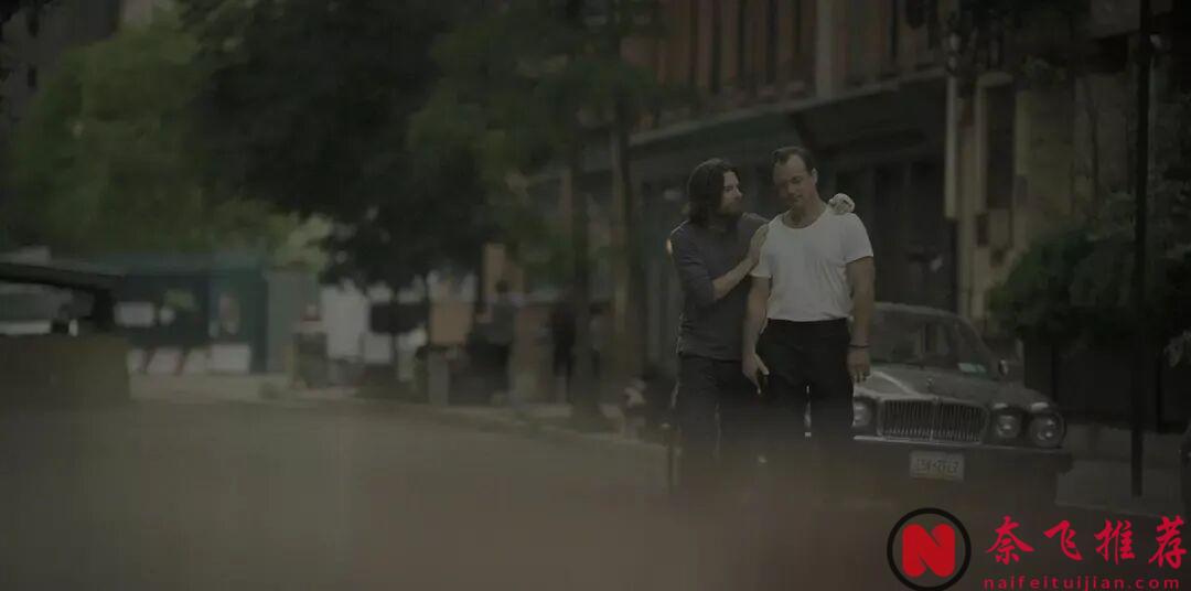 一集爆，Netflix这部由裘德·洛和杰森·贝特曼双男主共同主演的犯罪新剧《黑兔》太过瘾了