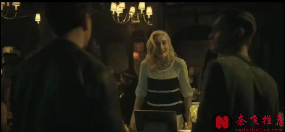 一集爆，Netflix这部由裘德·洛和杰森·贝特曼双男主共同主演的犯罪新剧《黑兔》太过瘾了