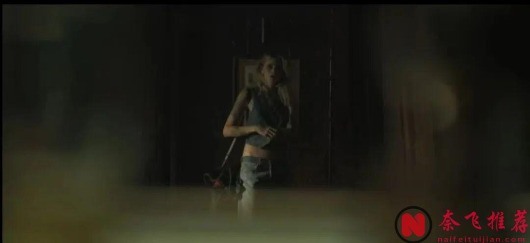 一集爆，Netflix这部由裘德·洛和杰森·贝特曼双男主共同主演的犯罪新剧《黑兔》太过瘾了