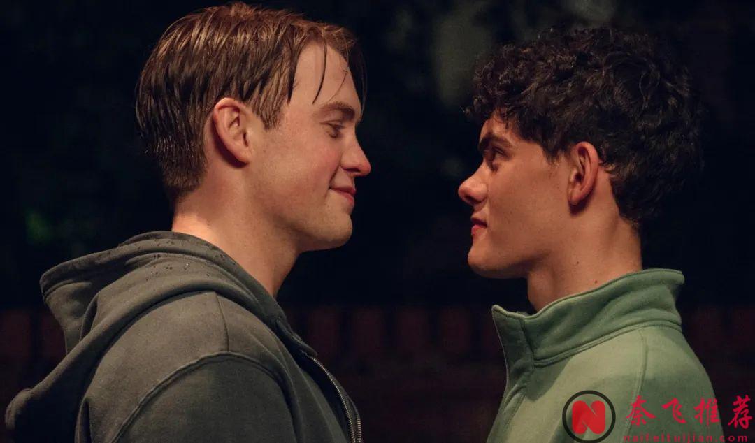 Netflix的這部超越性別的甜蜜撒糖小甜劇《心跳漏一拍/戀愛修課》，連拍三季，季季高分！