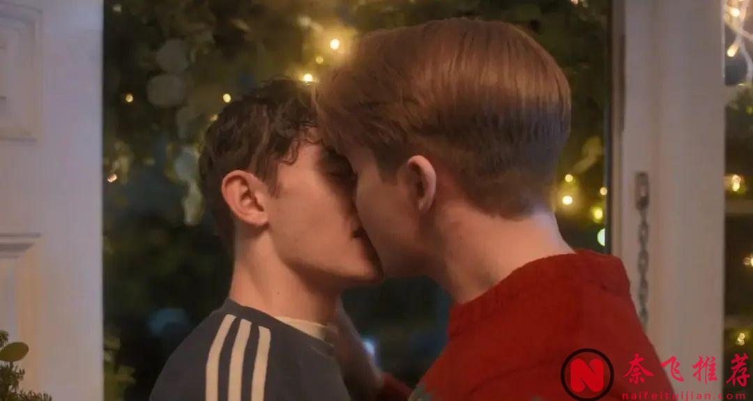 Netflix的這部超越性別的甜蜜撒糖小甜劇《心跳漏一拍/戀愛修課》，連拍三季，季季高分！