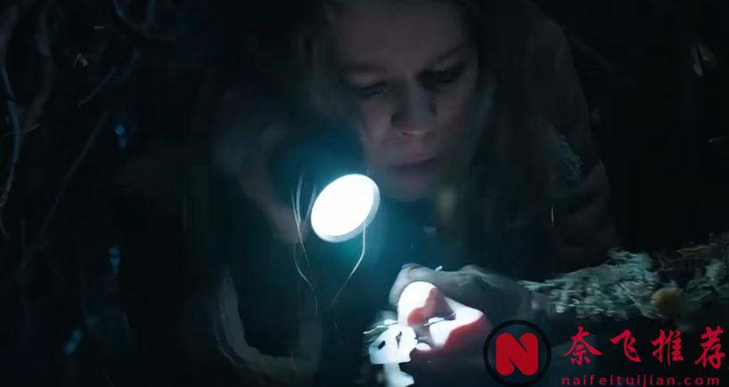 不愧是战斗民族，这部大尺度惊悚影片《黑暗的反射/魔女降世》，包你一饱眼福