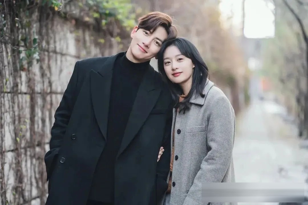 《都市男女的爱情法则》：伪纪录片手法，把一个烂故事重编成好剧本