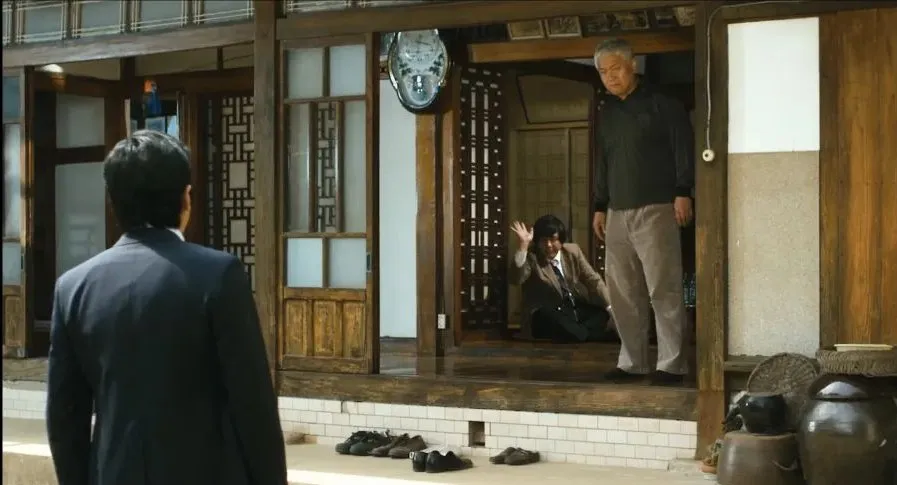 韩国犯罪题材天花板《与犯罪的战争/罪时代》，一部小人物的逆袭发家史！