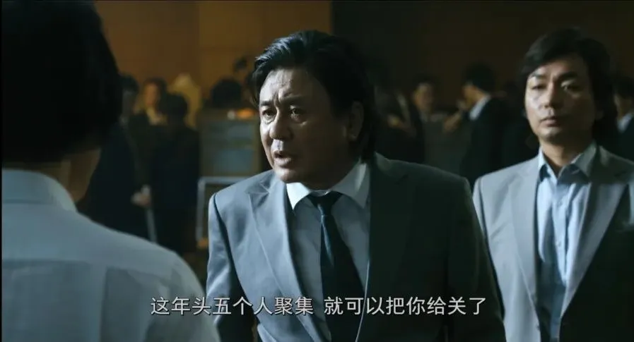 韩国犯罪题材天花板《与犯罪的战争/罪时代》，一部小人物的逆袭发家史！