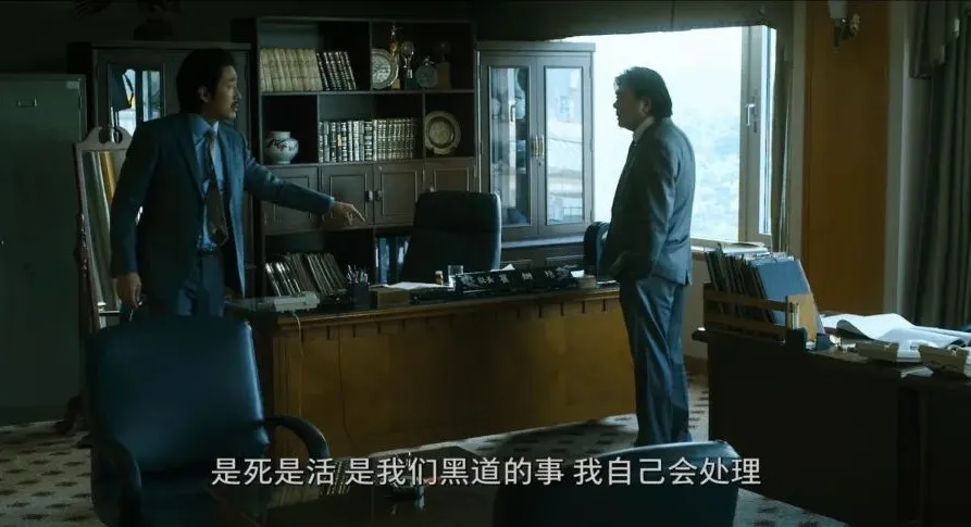 韩国犯罪题材天花板《与犯罪的战争/罪时代》，一部小人物的逆袭发家史！