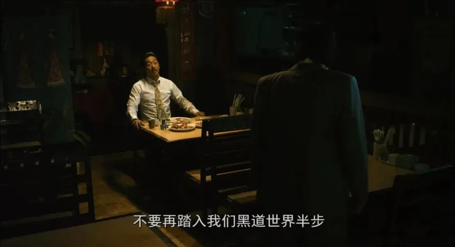 韩国犯罪题材天花板《与犯罪的战争/罪时代》，一部小人物的逆袭发家史！