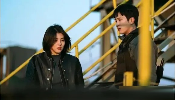 Netflix 韩剧《我的名字》(港台译《以吾之名》)解析:韩素希演黑道恶女,为父卧底警局复仇