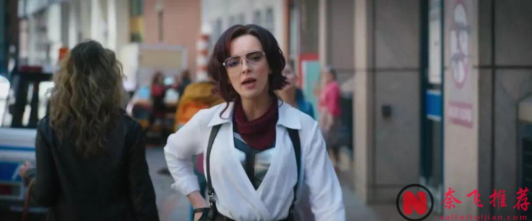 玩家戴著眼鏡在“自由城”裡燒殺搶掠，尋求刺激！這部科幻神劇《失控玩家/爆機自由仁/脫稿玩家》值得通宵去看！