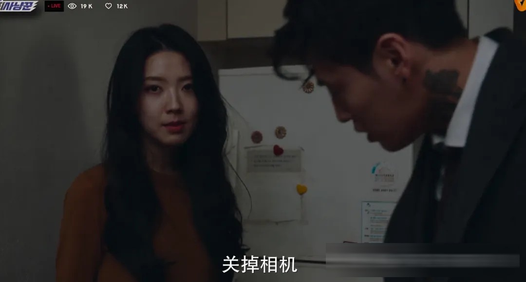 韩国悬疑片《流播》：姜河那演直播侦探，一场荒诞黑暗的流量猎杀