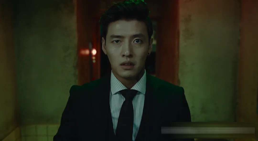 韩国悬疑片《流播》：姜河那演直播侦探，一场荒诞黑暗的流量猎杀