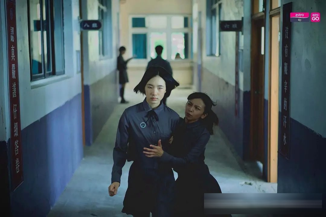 Netflix《聪明镇》：伊藤润二授权的华语恐怖剧，把升学焦虑拍成了怪谈