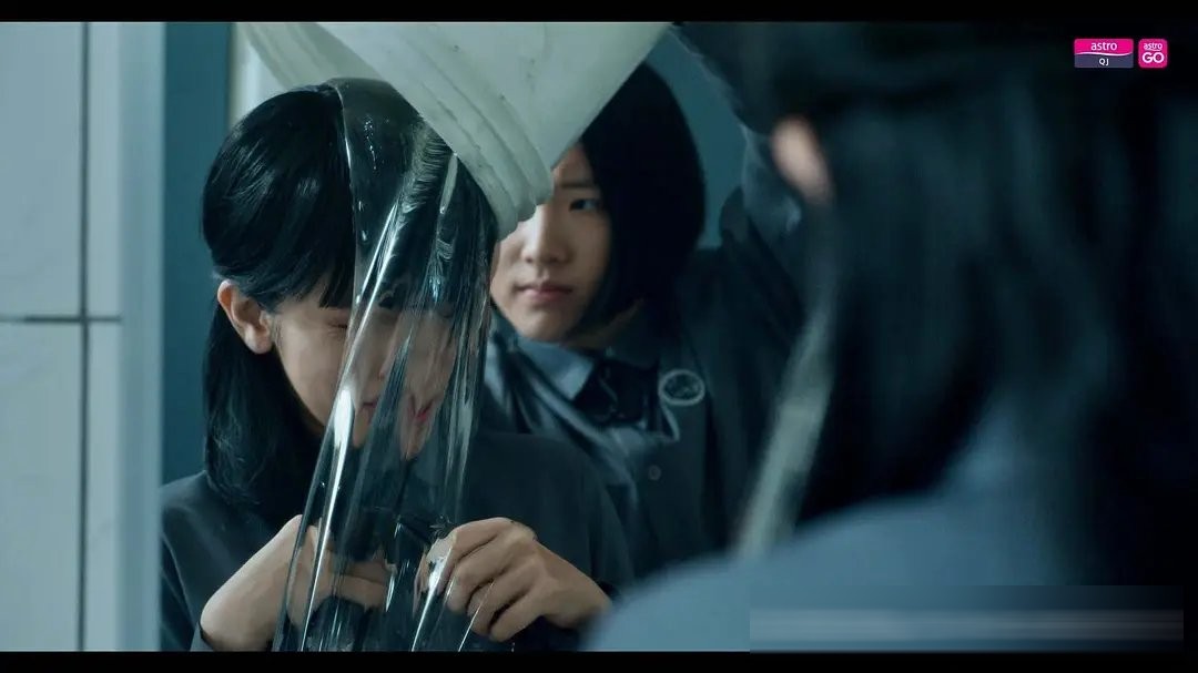 Netflix《聪明镇》：伊藤润二授权的华语恐怖剧，把升学焦虑拍成了怪谈