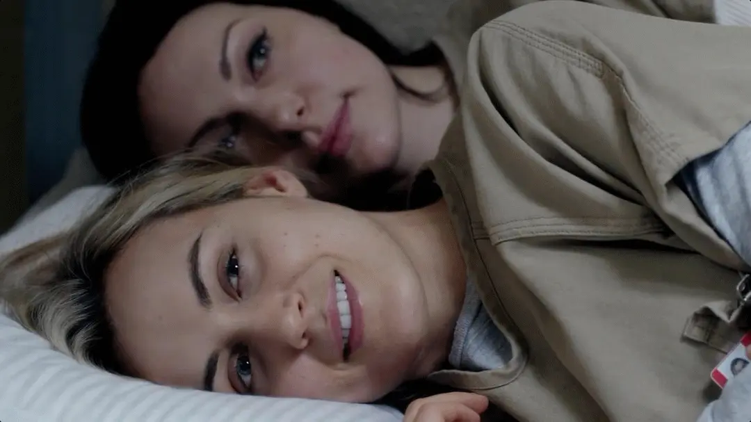 Netflix 让人肾上腺素飙升剧集《女子监狱》，带你进入一个既残酷又温暖的女性监狱世界！