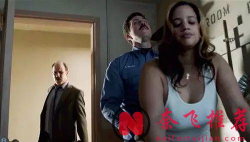 Netflix 让人肾上腺素飙升剧集《女子监狱》，带你进入一个既残酷又温暖的女性监狱世界！