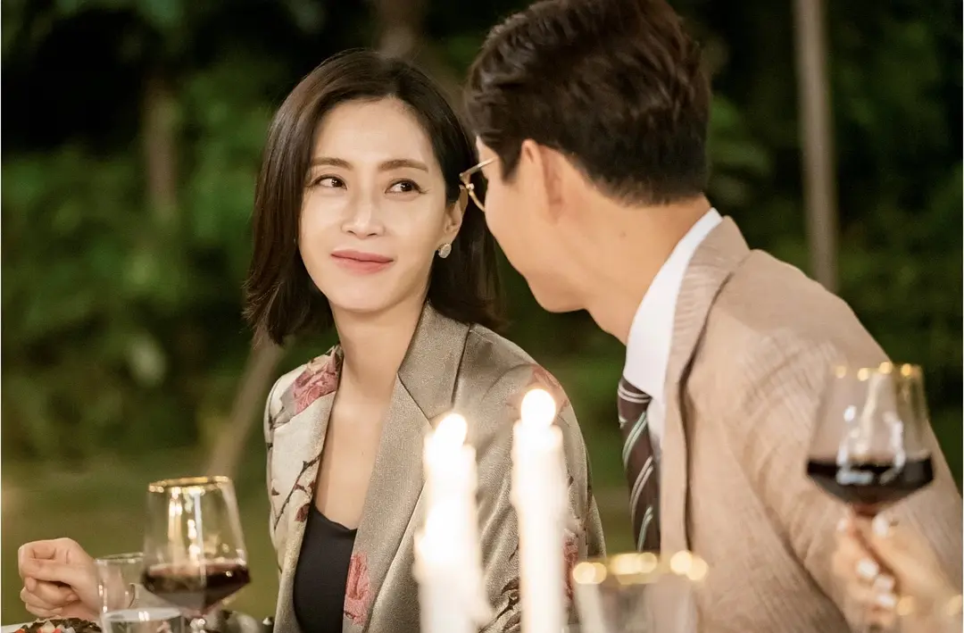 5部疯狂吸引眼球的韩剧《灵能教师安恩英/非常校护档案》，一部比一部敢拍，建议收藏