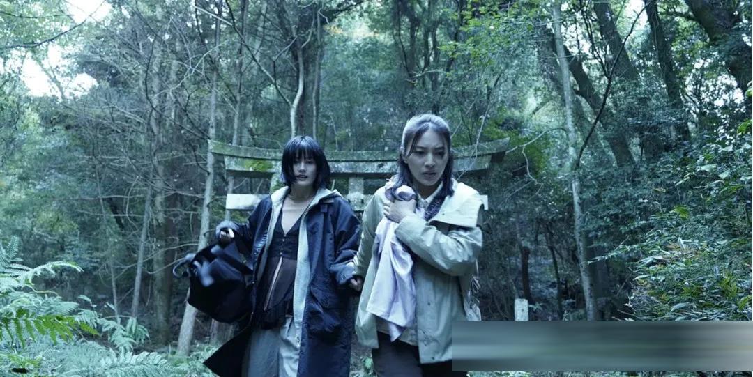 《祝山》:加门七海亲身经历改编,桥本爱误入那座禁止入内的神山