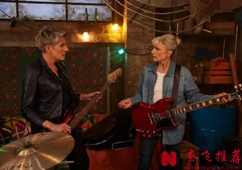 新開播的 9.3 分英劇《潮躁女人/反叛女人/熱潮紅》，憑什麼打破BBC近十年的收視記錄