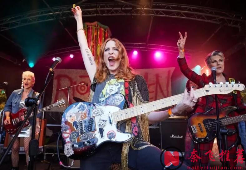 新開播的 9.3 分英劇《潮躁女人/反叛女人/熱潮紅》，憑什麼打破BBC近十年的收視記錄