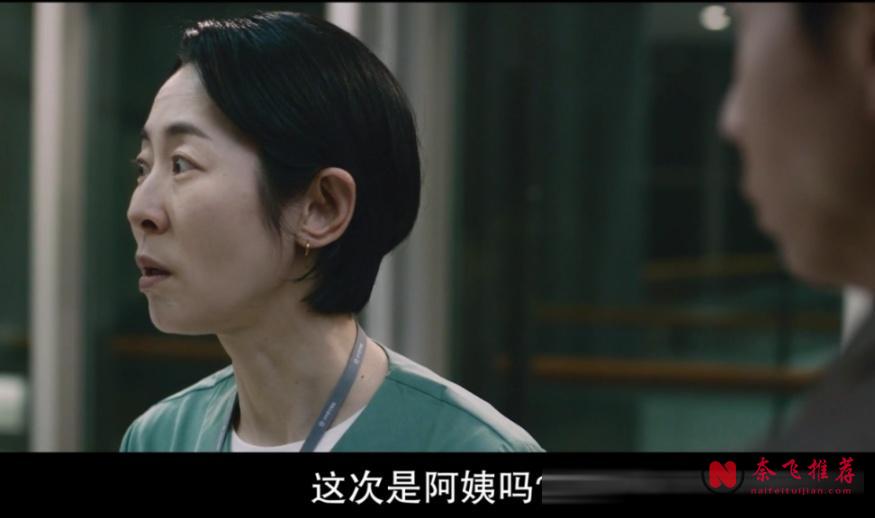 韩国片《提前的葬礼》通过一个荒诞的经历将家庭、离别与救赎的故事，通过黑色幽默的方式展现出来