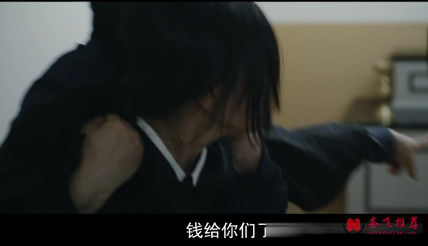 韩国片《提前的葬礼》通过一个荒诞的经历将家庭、离别与救赎的故事，通过黑色幽默的方式展现出来