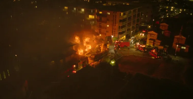 是Netflix 新上映的一部扣人心絃的日本懸疑犯罪劇《‌地面師》‌，畫面衝擊力大不建議未成年觀看！