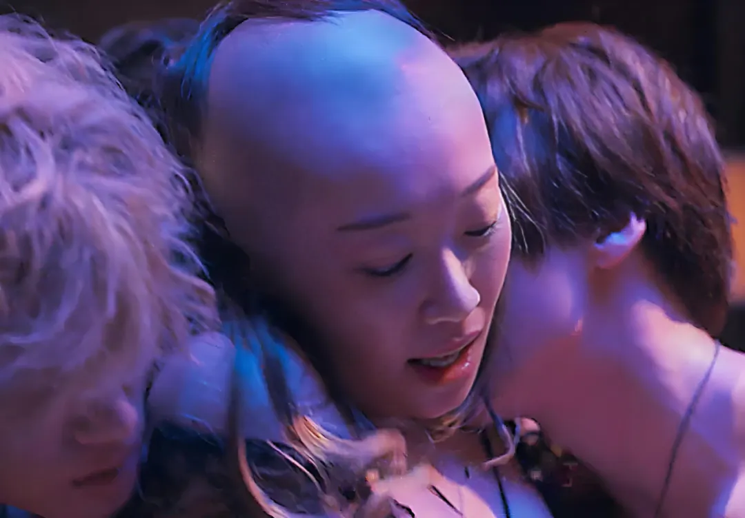 是Netflix 新上映的一部扣人心弦的日本悬疑犯罪剧《‌地面师》‌，画面冲击力大不建议未成年观看！