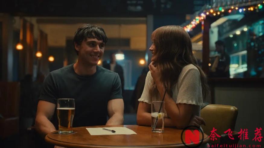 女主由沉默的羔羊变身杀人狂魔的短小精悍英剧《甜豌豆》，不愧是Netflix出品的狠片！