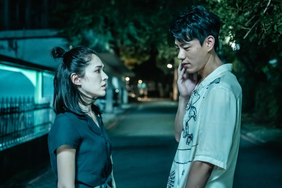 Netflix悬疑台剧《她和她的她》剧情、演员介绍！许玮宁和贾静雯牵涉命案，吴慷仁再度挑战恐怖情人