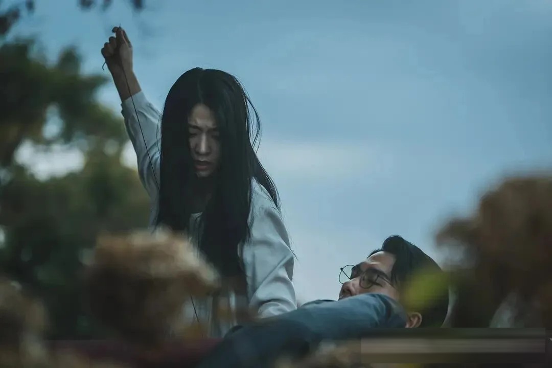 漫改韓劇《照明商店》:前四集嚇人後四集催淚,膽小與淚淺者慎入