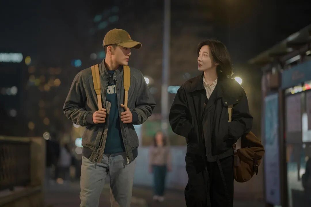 这不新开播的Netflix韩剧《你和其余的一切》题材真牛！被网友誉为韩版《不够善良的我们》