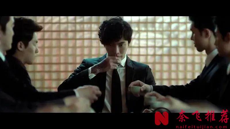 尺度让人咋舌！这部被低估的韩国黑帮片《为了皇帝/王道》，比你想象的更狠