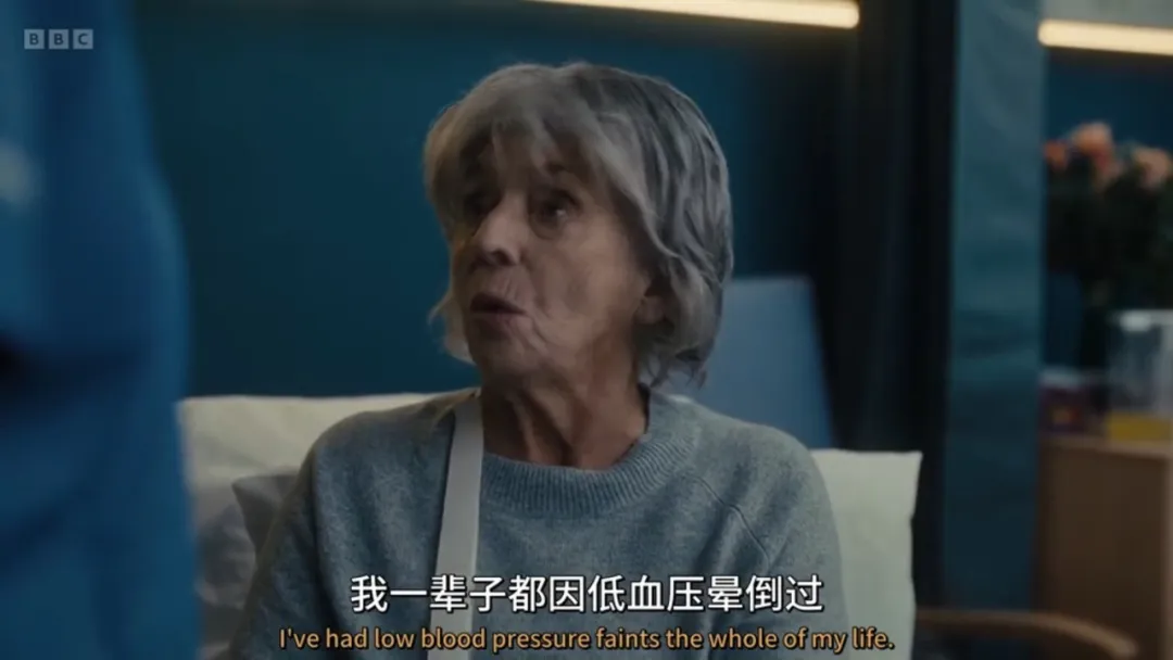 英剧《护工不是人》:81 岁老太太和二手机器人,讲的其实是孤独