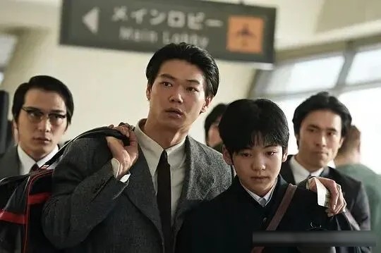 韓國黑色喜劇《兇降喜訊》：把劫機犯騙進假平壤機場，還是真事改編