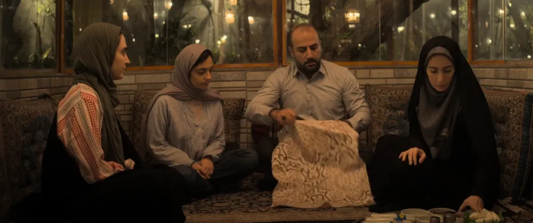 专拍禁片，被迫背井离乡逃亡，最后凭借《神圣无花果之种/一念菩提》拿下戛纳大奖！