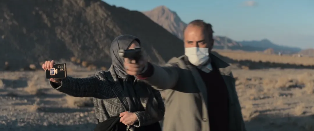 专拍禁片，被迫背井离乡逃亡，最后凭借《神圣无花果之种/一念菩提》拿下戛纳大奖！