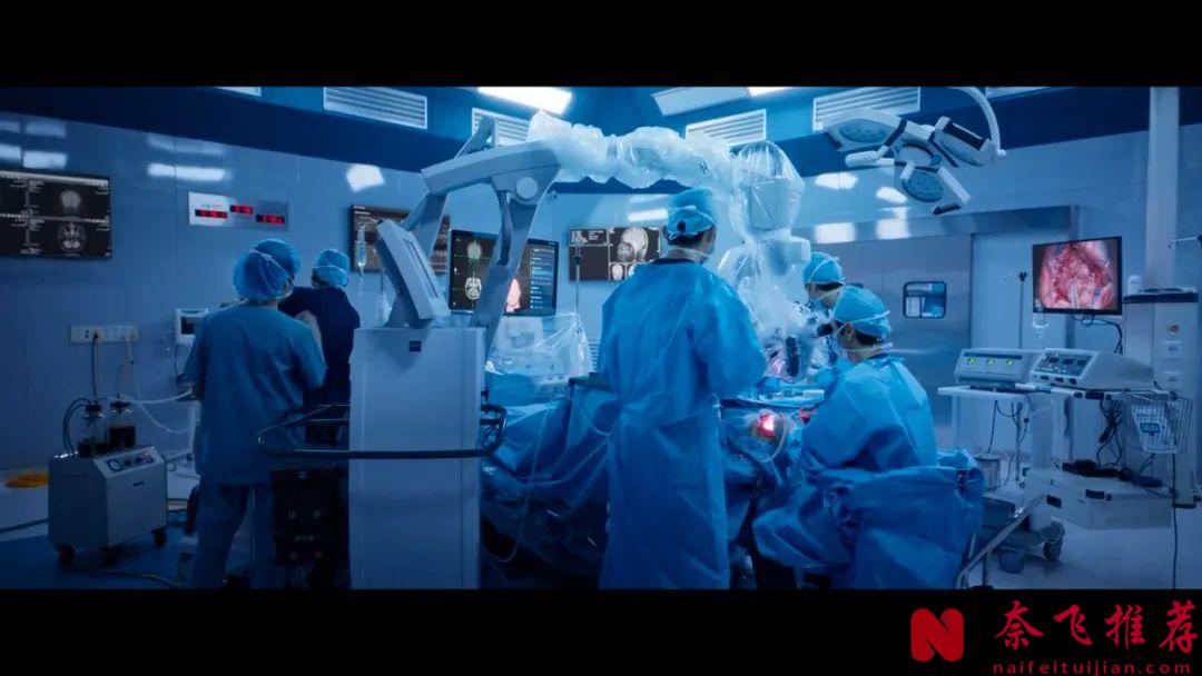 Disney+独家上线的韩国医疗犯罪惊悚剧集《狂医魔徒》，天才医生被吊销执照，不得已在黑市行医