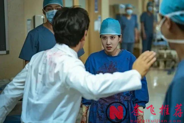 Disney+独家上线的韩国医疗犯罪惊悚剧集《狂医魔徒》，天才医生被吊销执照，不得已在黑市行医