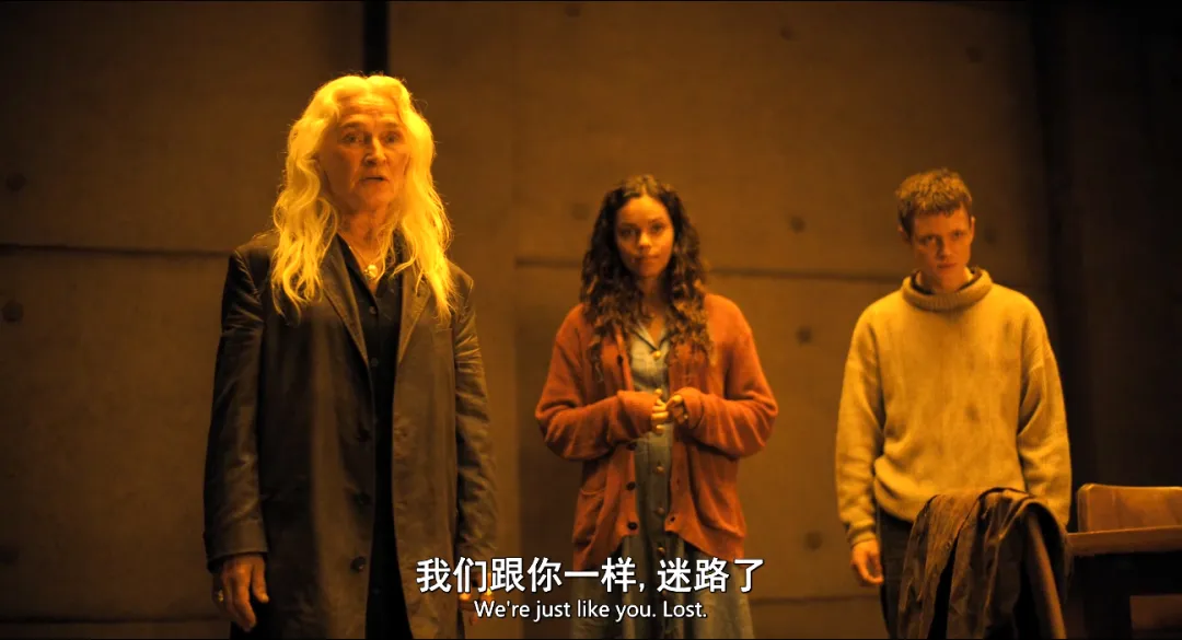 被困森林同时被偷窥，高能悬疑片《窥探者/神秘窥视》来了！