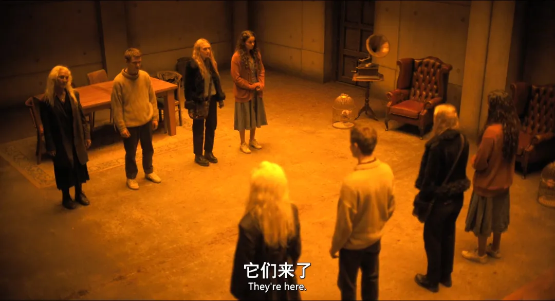 被困森林同时被偷窥，高能悬疑片《窥探者/神秘窥视》来了！