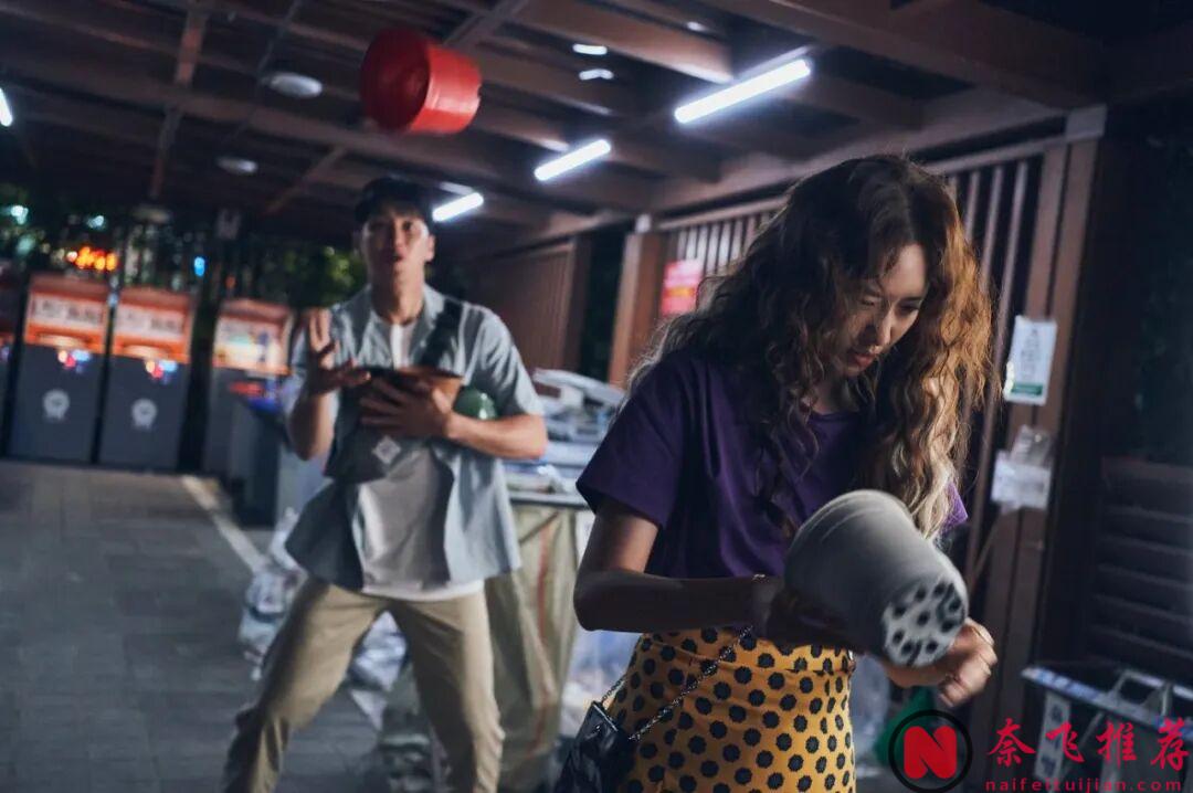 把爛片《惡魔搬進來/我的鄰居是惡魔/凌晨兩點的惡魔》演好！這電影多虧了她的演技，意外的好看啊！